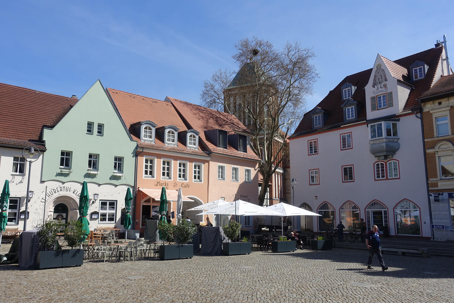 Markt Senftenberg mit Kafferösterei