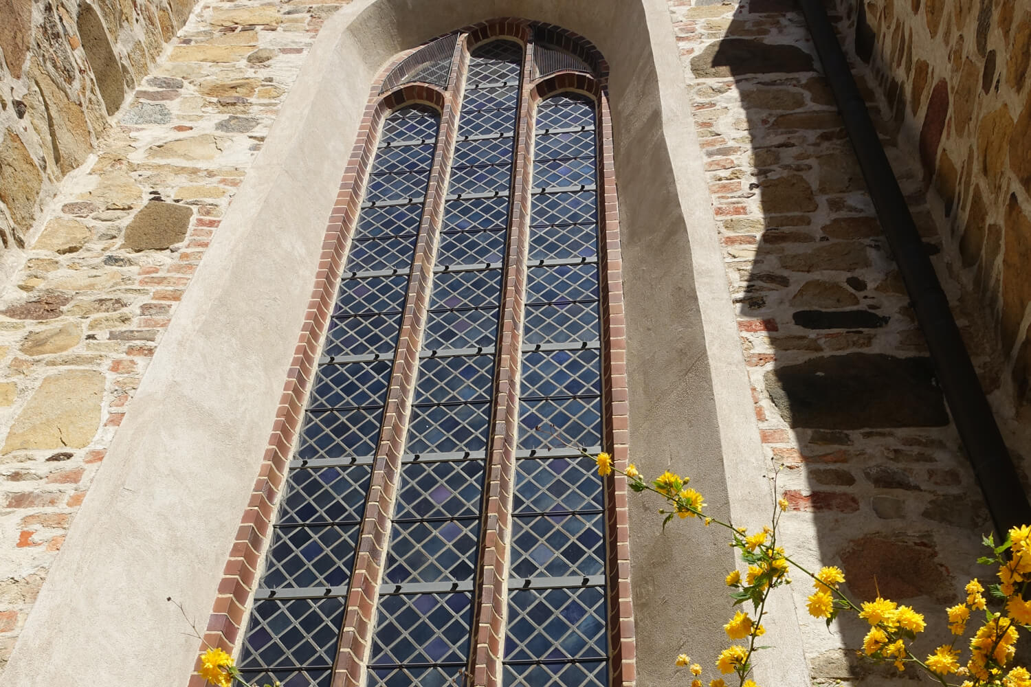 Kirchenfenster im Frühling Senftenberg